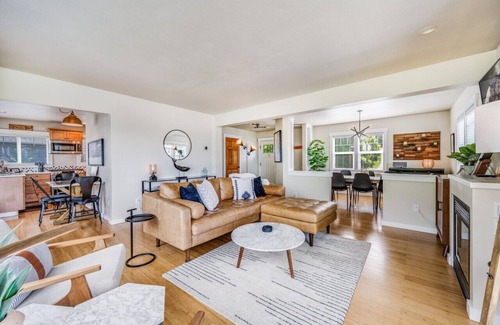 Manchester Maison | The Landing - Waterviews, Beach Access, & Hot Tub