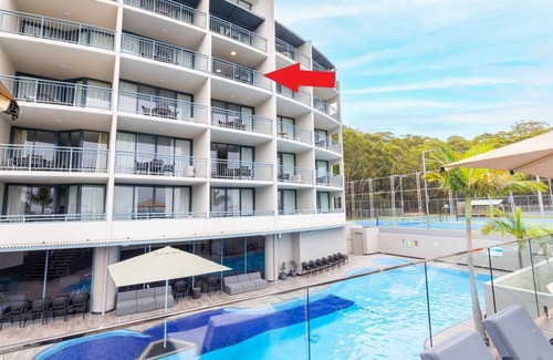 Nelson Bay Appartement | The Landmark unit 405 Resort style, spectacular water views, lift, linen, pool, games room, port-a-cot and highchair.