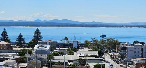 Nelson Bay Appartement | The Landmark unit 405 Resort style, spectacular water views, lift, linen, pool, games room, port-a-cot and highchair.