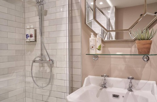 Lower Langford Hôtel | The Langford Inn & Restaurant