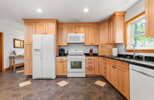 Nottingham Maison | The Largest Waterfront property on Pawtuckaway Lake for family memories!