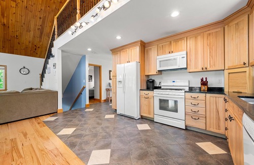 Nottingham Maison | The Largest Waterfront property on Pawtuckaway Lake for family memories!