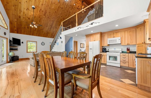 Nottingham Maison | The Largest Waterfront property on Pawtuckaway Lake for family memories!