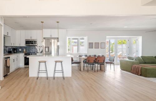New Papago Parkway Maison | The Lavish Downtown Oasis