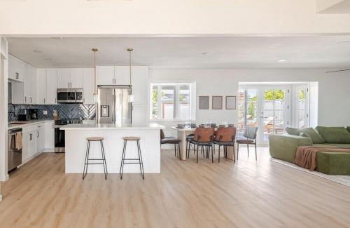 New Papago Parkway Maison | The Lavish Downtown Oasis