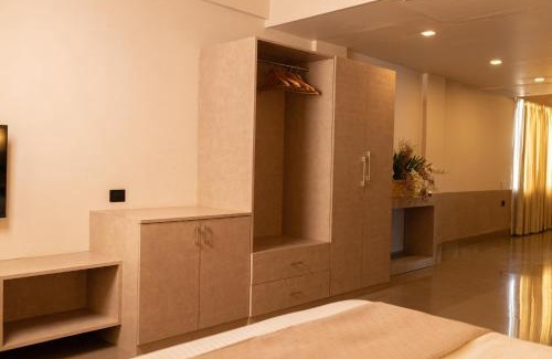 Henima Hôtel | The Layover Hotel