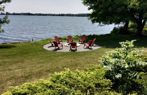 Waupoos Maison | The Lazy Acre- Prince Edward County- Picton, Ontario