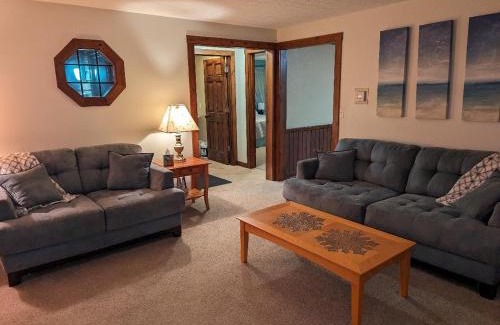 Lewis Center Maison | The Lazy Cat Lodge