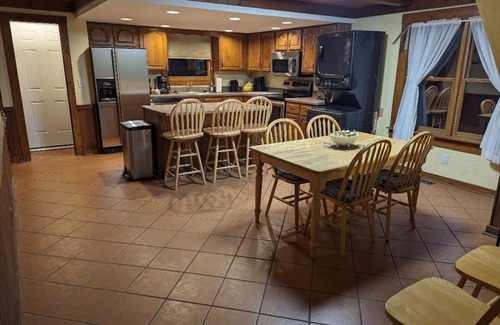 Lewis Center Maison | The Lazy Cat Lodge - Hot Tub - Fire Pit