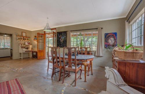 Magaliesberg Maison | THE LAZY LAPA