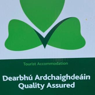 Ballyshannon Appartement | The Lazy Llama Shepherd Hut Campview Farm Stay
