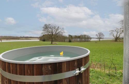 Rugeley Maison | The Lazy Squire by The Water