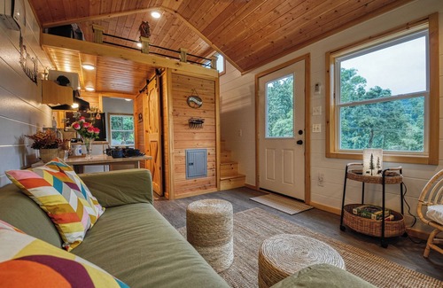 Newport Cabine | The Leconte Tiny Home Overlooking the Pigeon River