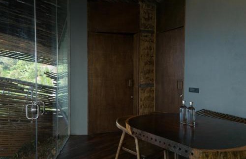 Peermade Maison | The Ledge by Bloobuck