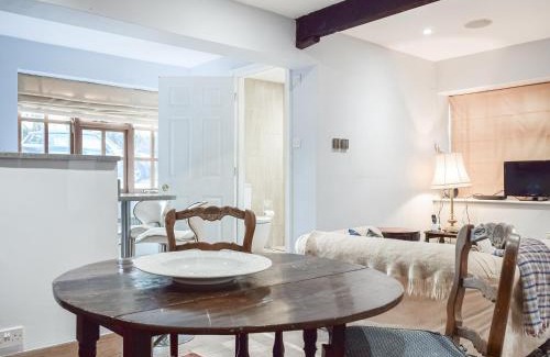 Wooburn Moor Maison | The Library Suite
