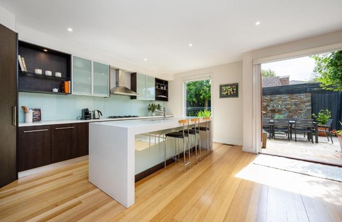 Glen Iris Maison | The Light House - Close to Harold Holt Swim Centre