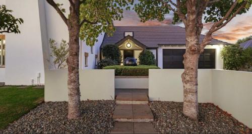 Christchurch Maison | The Light Inn