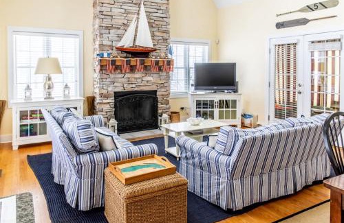Union Pier Maison | The Lighthouse in Lakeshore Cottages