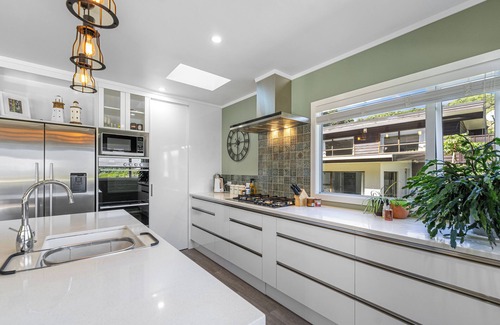 Te Mata Maison | The Lighthouse - Te Mata Holiday Home
