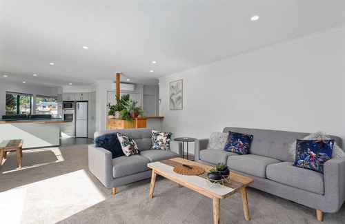 Ohope Maison | The Lights House - Beachfront Ohope Holiday Home
