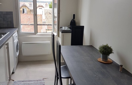 Nancy City Centre Appartement | LE LILAS DU FAUBOURG POUR 4 PERSONNES QUARTIER TRES CALME