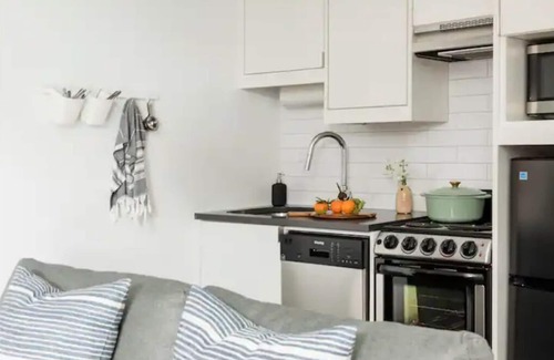 Virginia Highland Appartement | ~The Lillian~ Downtown Rooftop Skyline Cozy