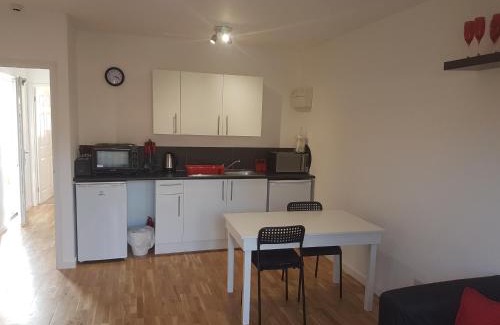 South Marston Appartement | The Lily Pad apartment & Wrens Nest studio