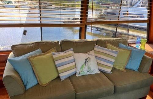 Sabula Location De Bateaux | The Lily Pad Boatel Houseboat