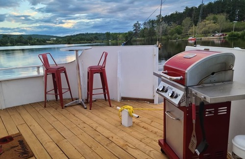 Barry's Bay Location De Bateaux | The Lily Pad Vacation Rentals