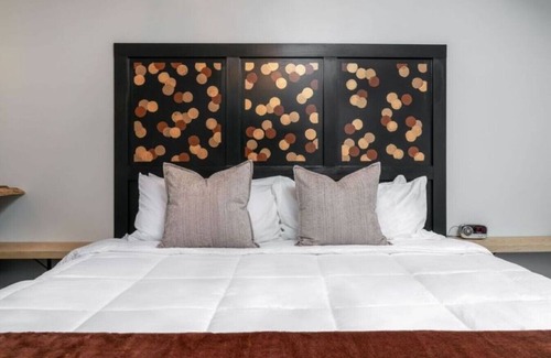Ellicottville Cabine | The Lincoln Boutique Motel- Upper Deluxe King #7