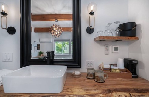 Ellicottville Cabine | The Lincoln Boutique Motel- Upper Deluxe King #7