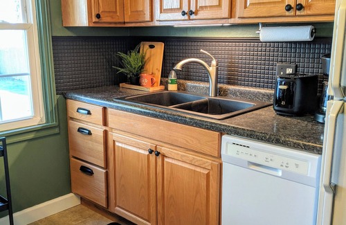 Springfield Maison | The Lincoln Cottage ~ 4 bedrooms in Central Location