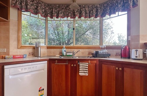 Lindisfarne Maison | The Lindisfarne Loft - close to CBD and Airport