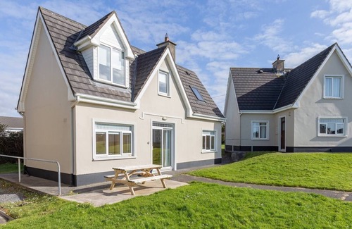 Lahinch Maison | The Links 04, Amazing Location- Food, Drinks, Surf, & Golf!-4