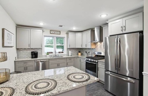 Kearny Appartement | The Lions Den Luxury 3-Bedroom Oasis + Patio