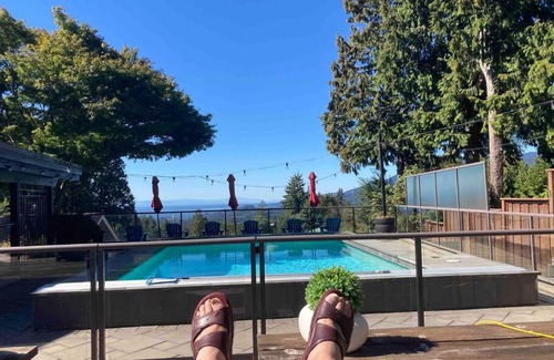 Upper Lonsdale Appartement | The Lions Self Contained Suite, Shared Pool, Hot Tub, Views