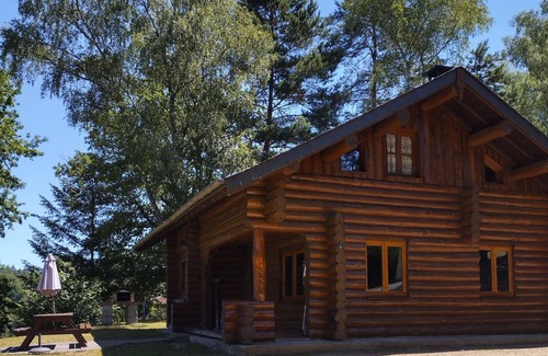 Marcillac-la-Croisille Chalet De Ski | Le petit fuste avec une vue sur le lac
