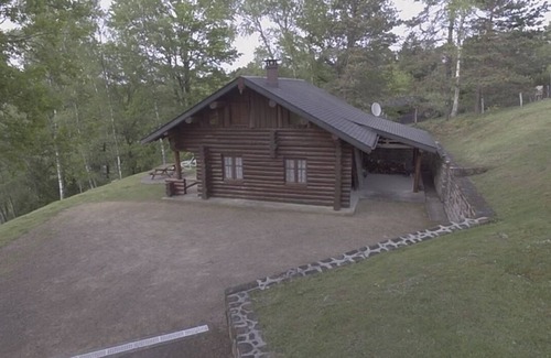 Marcillac-la-Croisille Chalet De Ski | Le petit fuste avec une vue sur le lac