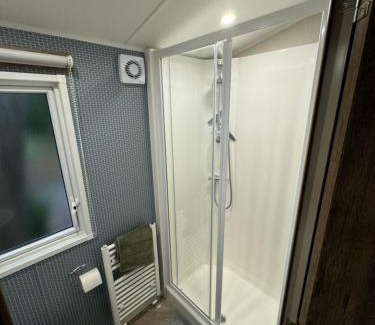 Mynydd Isa Appartement | The Little Bitty Farm Lodge