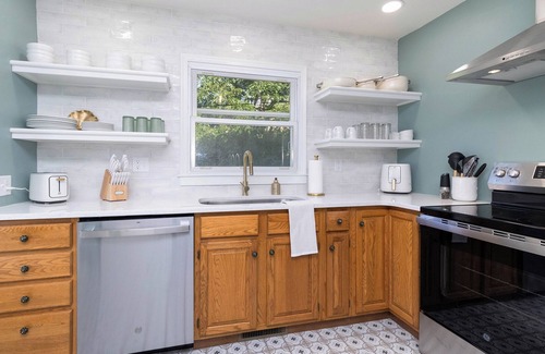 Winterset Maison | The Little Brick House - Walkable to the Square Dining & Shopping