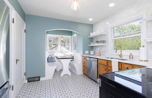 Winterset Maison | The Little Brick House - Walkable to the Square Dining & Shopping