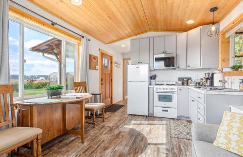 Lynden Maison | The Little Farmhouse at Oostema Farmstead