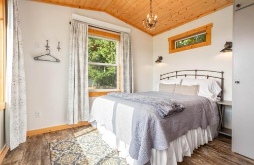 Lynden Maison | The Little Farmhouse at Oostema Farmstead