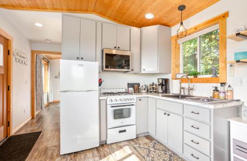 Lynden Maison | The Little Farmhouse at Oostema Farmstead