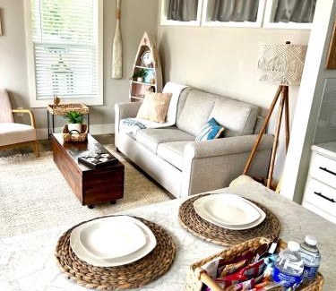 Pottsboro Maison | The Little Getaway-Sleeps 4, Firepit, Pet friendly