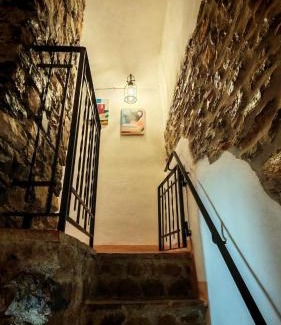 Arcola Maison | the little house of arcola in the medieval walls
