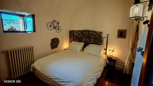 Arcola Maison | the little house of arcola in the medieval walls