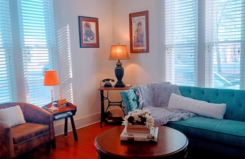Liberty Maison | The Little House on Prairie Street