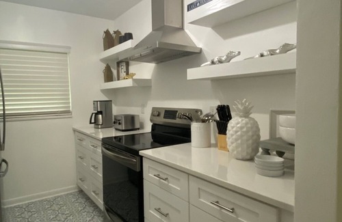 DeLand Maison | The little Lake House - Beautiful Lake Front Cottage - Close to Everything !