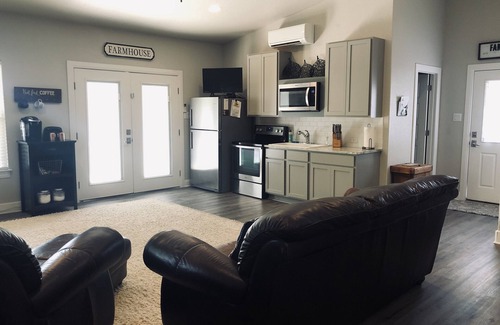 Boerne Maison | La petite grange rouge en ville